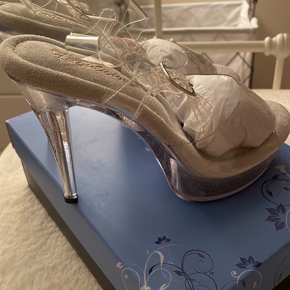 COCKTAIL-508MG Sandal | Clear Vinyl - Picture 6 of 7